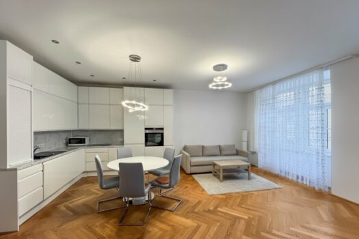 2JJCNgS96nzU8dDR8t01uz