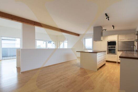 SOFORT BEZIEHBAR! Ansprechende Maisonettewohnung mit sonniger Terrasse und Parkplatz in Ried i.I. zu verkaufen! Wohn-/Essbereich