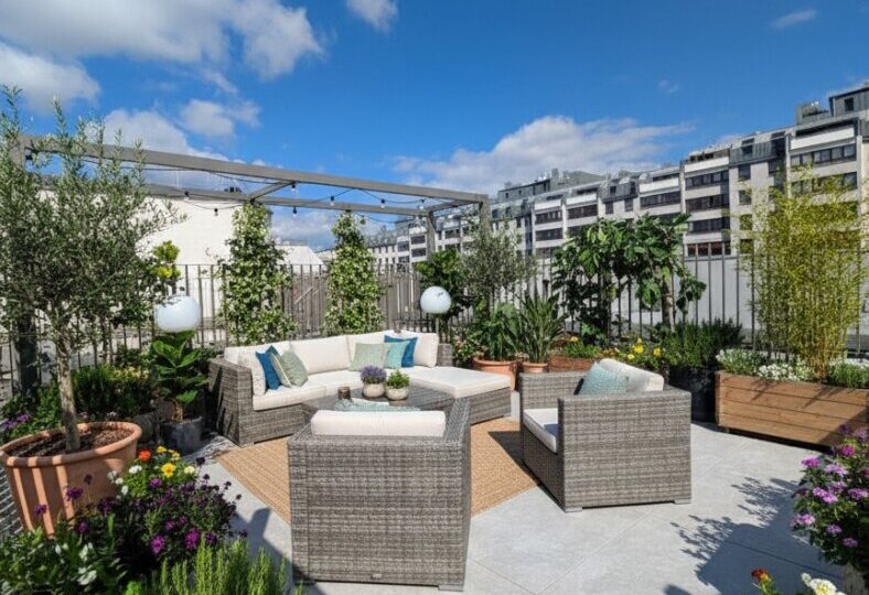 Dachterrasse mit Möblierungsvorschlag KI