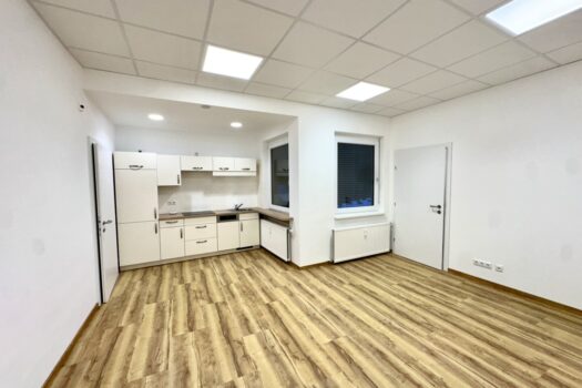 Küche mit Aufenthaltsbereich