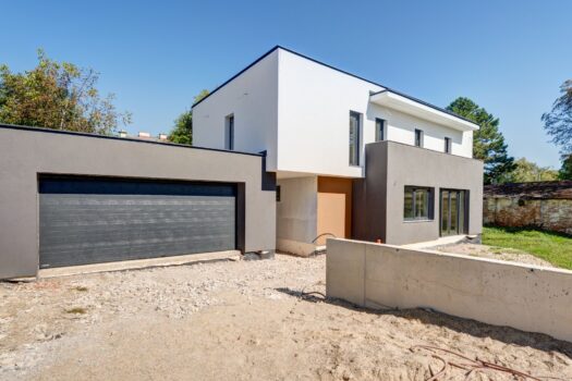 Einziehen und Wohlfühlen – modernes Einfamilienhaus in Traumlage Frontansicht