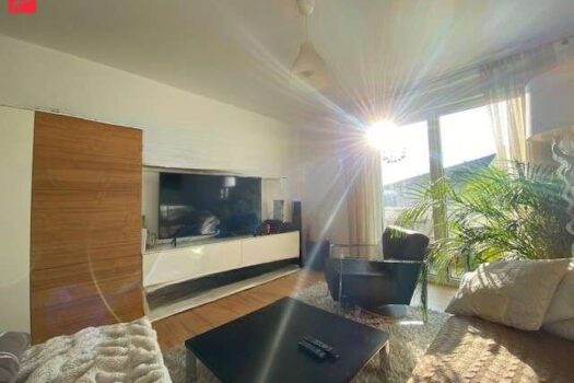 4RKNYsdZHKWR3cr96XiSHE