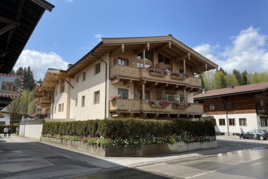 Alpine Dachgeschosswohnung mit Sichtdachstuhl & Balkon – mitten in Fieberbrunn 4YfeDGA3zhpqVcVS9HhtN8