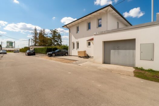 🏡 ->TRAUMHAFTES ERSTBEZUGS-EINFAMILIENHAUS in GERASDORF mit 4 ZIMMER, GARAGE, GARTEN, TERRASSE Vorderansicht