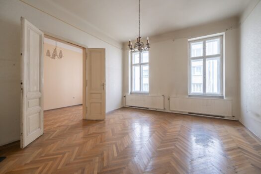 ++Rare Gem++ Classic Apartment for Renovation in Prime District! 52cg3T7HBhzqDZ0vvMpVMa 1