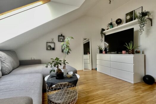 Neuwertige Dachgeschoss-Wohnung in der Bahnhofstrasse 38A zu vermieten! 52yPYKkxGOnHIEKdPyjK1s