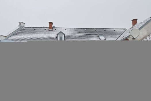 Sanierungsbedürftiges Haus mit Garten & Ausbaupotenzial (Dachboden) zu verkaufen! Seitenansicht Garten