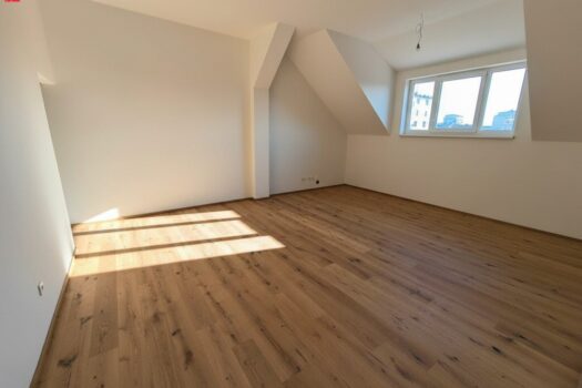 Großzügiger Altbauflair im hellen Dachgeschoss 5lLXvQEXVIbfWsW3F89q4a
