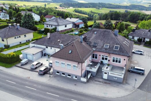 Vogelperspektive - (das weiße Gebäude steht NICHT zum Verkauf)