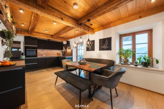 Top moderne 3-Zi.-Dachgeschoßwohnung in Kirchbichl zu kaufen! Küche_Essbereich_1