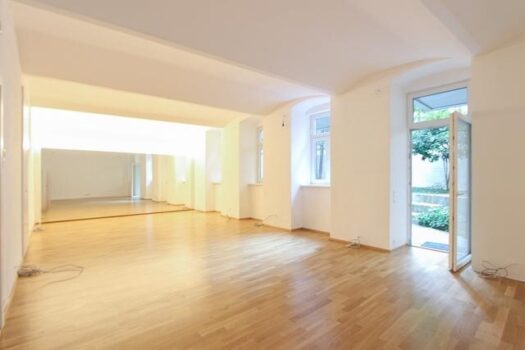 hochwertiges Studio mit vielseitigen Nutzungsmöglichkeiten – ideal als Büro oder für Yoga oder Tanzstudio großer Raum leer