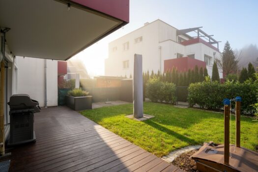 Terrasse und Eigengarten