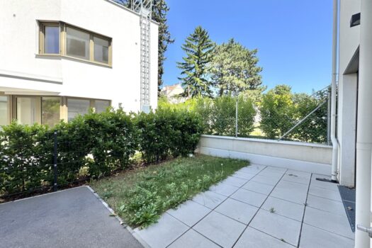 76C0PseOecCA6XpdKGACeM 1