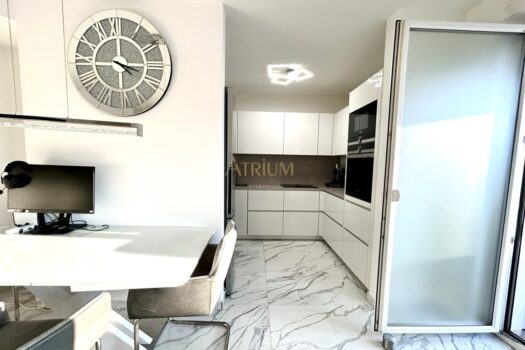 7A75HmTcD6899L32qWU61u