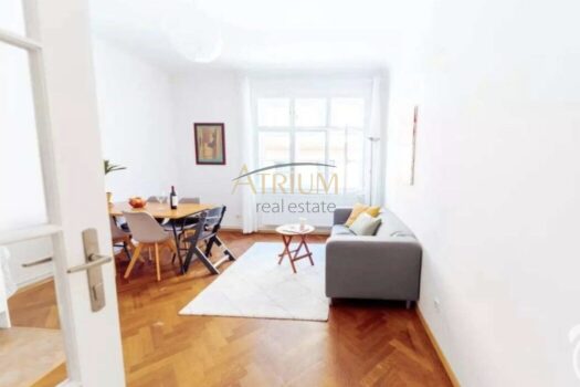 Großzügiges Altbauensemble im 2. Liftstock – Zwei Einheiten mit Zusammenlegungspotenzial und Balkonoption 7che61DfPXBEyJR6DIvoow