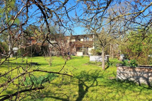 Liegenschaft mit großem Eigengrund und mehreren Nutzungs- und Bebauungsoptionen 093218