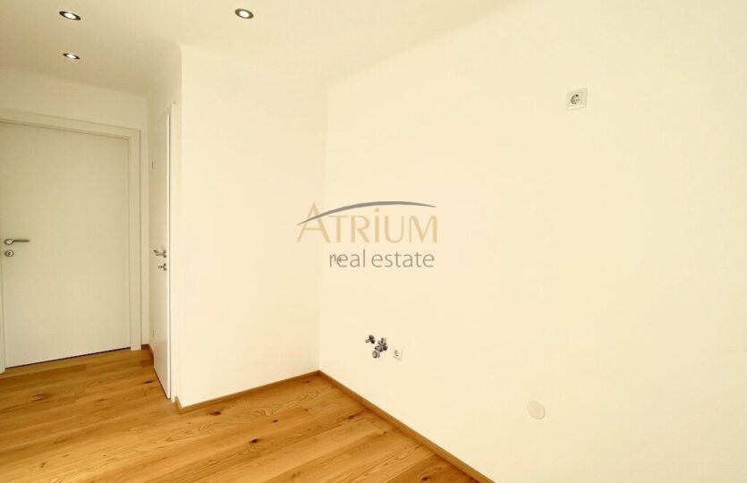 Küche und Abstellraum