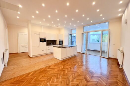 Ruhige 130 m2 große Altbauwohnung mit 10 m2 großen Balkon beim Sternwartepark! AORxPNibXFSyVDdVGR7As