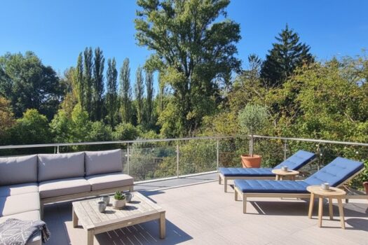 Terrasse: KI generiert Einrichtung