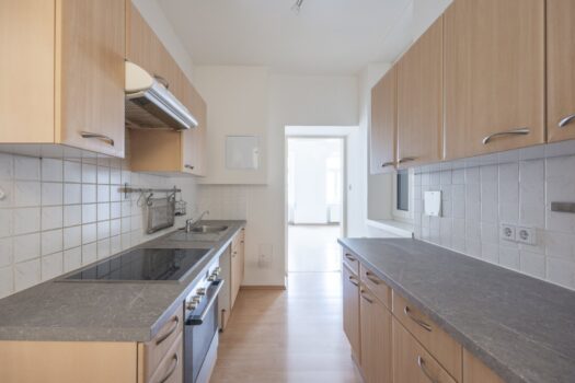 Leicht renovierungsbedürftige 2-Zimmer-Wohnung im generalsanierten Altbau Km0iFYfWhwVicBHeuDfDr