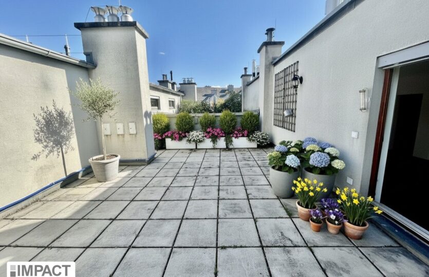 Große, uneinsichtige Dachterrasse