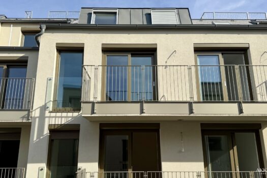 ObhAeSht89zqzFtUj9jht