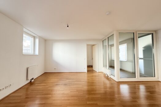 Geräumige 3-Zimmer Wohnung in ruhiger Seitengasse und guter Raumaufteilung! TXcuCeErYAebEOPPbcsBb