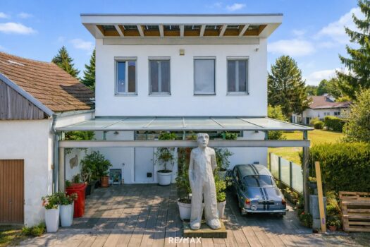 Straßenansicht Sommer - KI bearbeitet