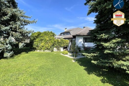 Luxuriöses Einfamilienhaus mit 2 Pools (Indoor & Outdoor) und Wellnessbereich Viel Grün