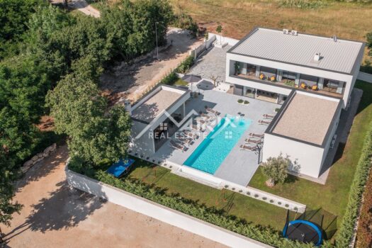 1740479052 luksuzna kuca sa bazenom na prodaju istra 2