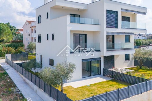 1773167516 porec kuca na tri etaze sa vrtom na samo 800 metara od mora 2