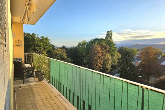 Schöne und helle Wohnung mit Aussicht! Balkon