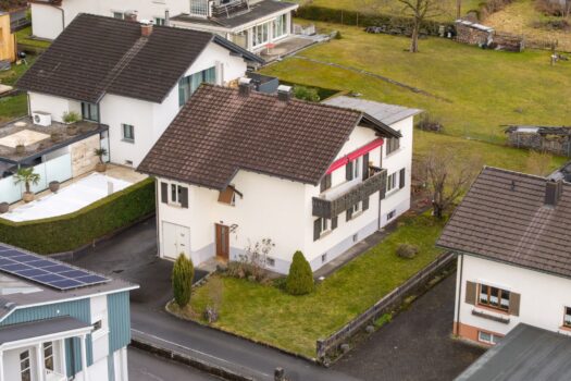 1QbZYNb747Vg5ctsvlJUnL 1