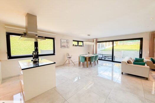 1aZUAm8CeNBxJbMppp4p0Y