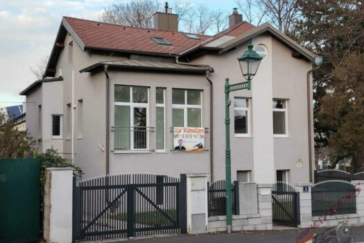 Tolles Mehrfamilienhaus bietet vielfache Nutzungsmöglichkeit auf 3 Etagen – zentrale Lage! 1