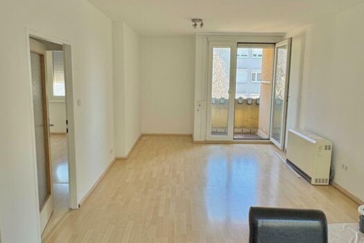 Wohn- / Esszimmer mit Ausgang auf den Balkon