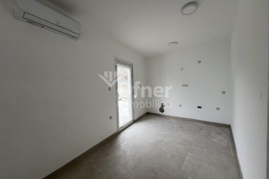 228mpUBMGI3Q60YaSJ5tJ1