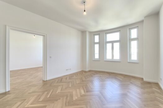 Stilvolle Altbauwohnung im Jugendstilhaus mit hofseitiger Loggia – Großzügiges Raumkonzept mit 5 Zimmer + separater Küche 24CcgZj0YNeuEUVu5VBHjB