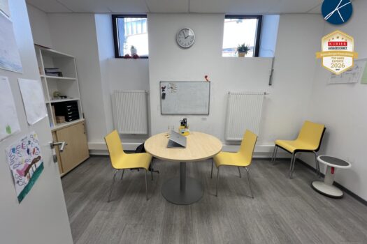 ABLÖSEFREI: Vis a Vis WIENER STADTHALLE - Lebensmittelgeschäft oder Sanierte Schulungs-, Geschäfts-, Büroräumlichkeiten Meeting-Room