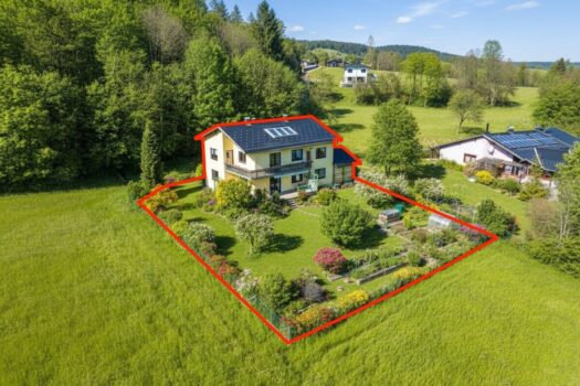 Luftbild Haus mit eingezeichnetem Grundstück