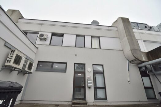 Kleines Büro mit Parkettboden und Entwicklungspotenzial in Traun 313MXR2Kh5s69youcm4O2c