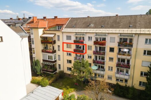 Sonnige 4-Zimmer-Eigentumswohnung in Klagenfurt – zentrumsnah, mit Westbalkon & Lift Luftbild mit eingezeichneter Wohnung