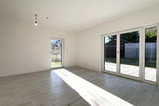 Gepflegte 3-Zi.-Wohnung mit Garten, 3 Terrassen & Garage in 1210 Wien Wohnküche