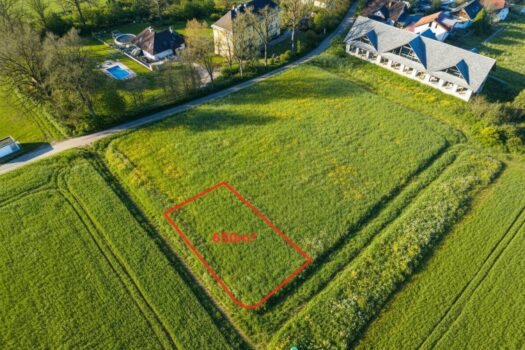 Perspektive mit Potenzial – Baugrundstück in wachsender Wohnlage Luftbild mit eingezeichnetem Grundstück