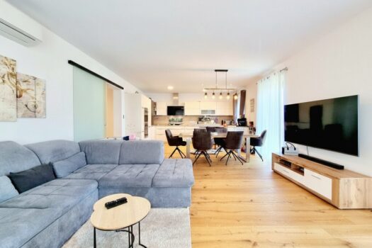 Exklusive 4-Zimmer-Wohnung in Bestlage – stilvoll wohnen mit großzügiger Terrasse Wohnzimmer