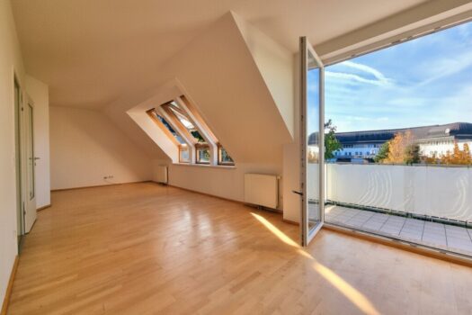 Maisonette mit Balkon & Terrasse – 96 m² Wohnfläche, 3. Stock mit Lift Wohnküche + Balkon