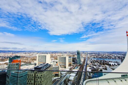 4xlTmTJsEBUBG6HNZ8SccB