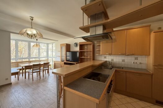 Familienwohnung: 4 Zimmer, Loggien, Garage & Gemeinschaftsgarten Wohnküche