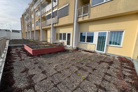 Investmentchance in Bestlage - Vermietete Ordination mit Terrasse / Loggia am Stadtplatz von Vöcklabruck Terrasse