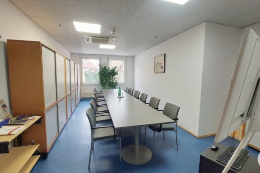 67GmrKFQDZ12PvrLwR1Tyo